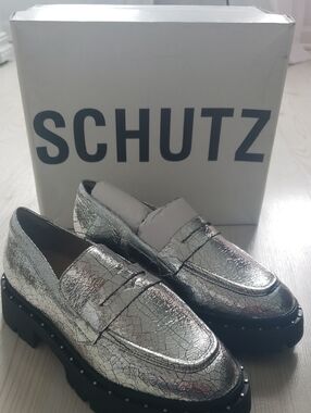 SCHUTZ Christie Metallic Silver Crackle Penny Loafers with Studded Sole 7.5 M